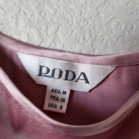 PODA MODA Silky feel slip crop tank in baby pink size 9 - Picture 3 of 6
